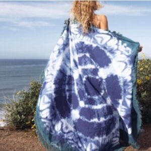 NWOT Gypsy 05 Blue Tie Dye Round Fringe Boho Beach Picnic Blanket Throw Tapestry